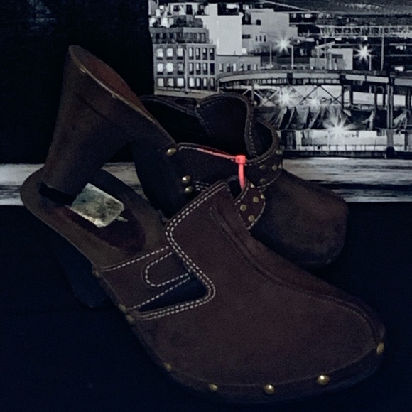 Clogs - Picture 2 of 4